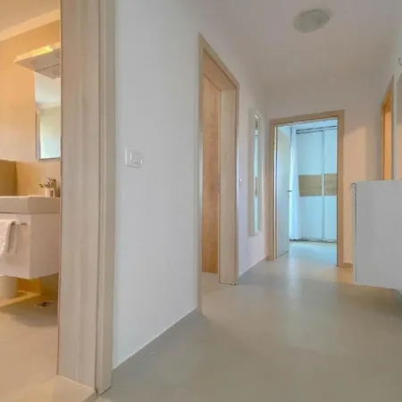 Apartment Ferienwohnung Fur 4 Personen Ca 72 Qm In Novigrad, Istrien Istrische Riviera Karpinjan