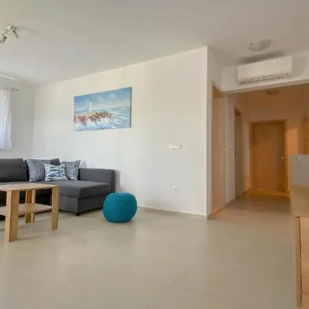 Apartment Ferienwohnung Fur 4 Personen Ca 72 Qm In Novigrad, Istrien Istrische Riviera Karpinjan