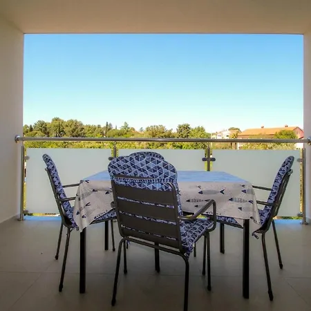 Ferienwohnung Fur 4 Personen Ca 72 Qm In Novigrad, Istrien Istrische Riviera * Karpinjan