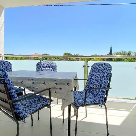 Ferienwohnung Fur 4 Personen Ca 72 Qm In Novigrad, Istrien Istrische Riviera Apartment *